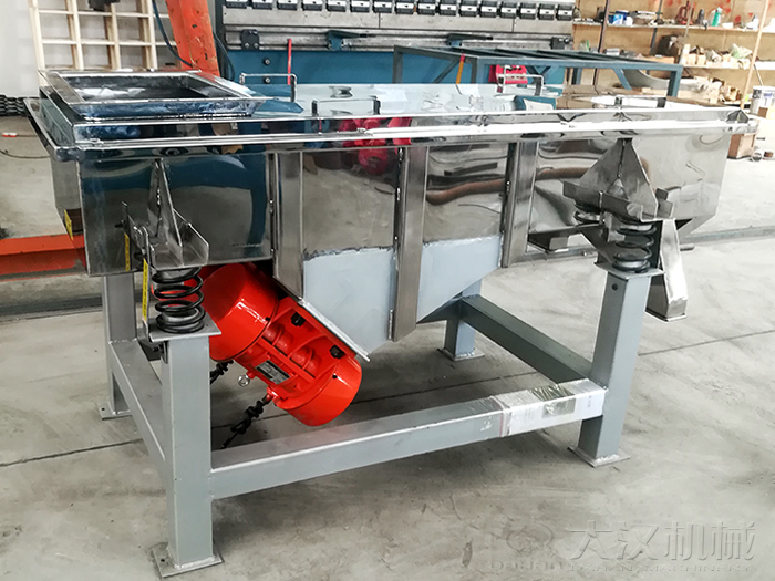 <b>不銹鋼直線(xiàn)篩分機(jī)</b>