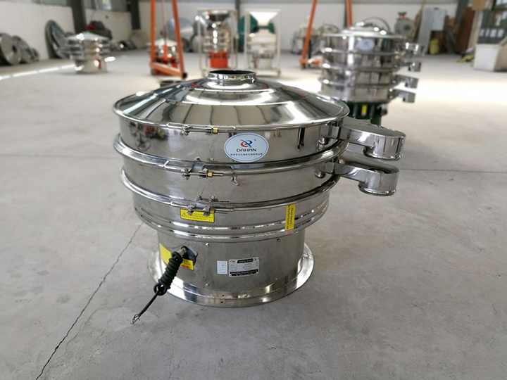 全不銹鋼振動(dòng)篩整機(jī)采用不銹鋼拋光而成，干凈衛(wèi)生，可避免原料被污染